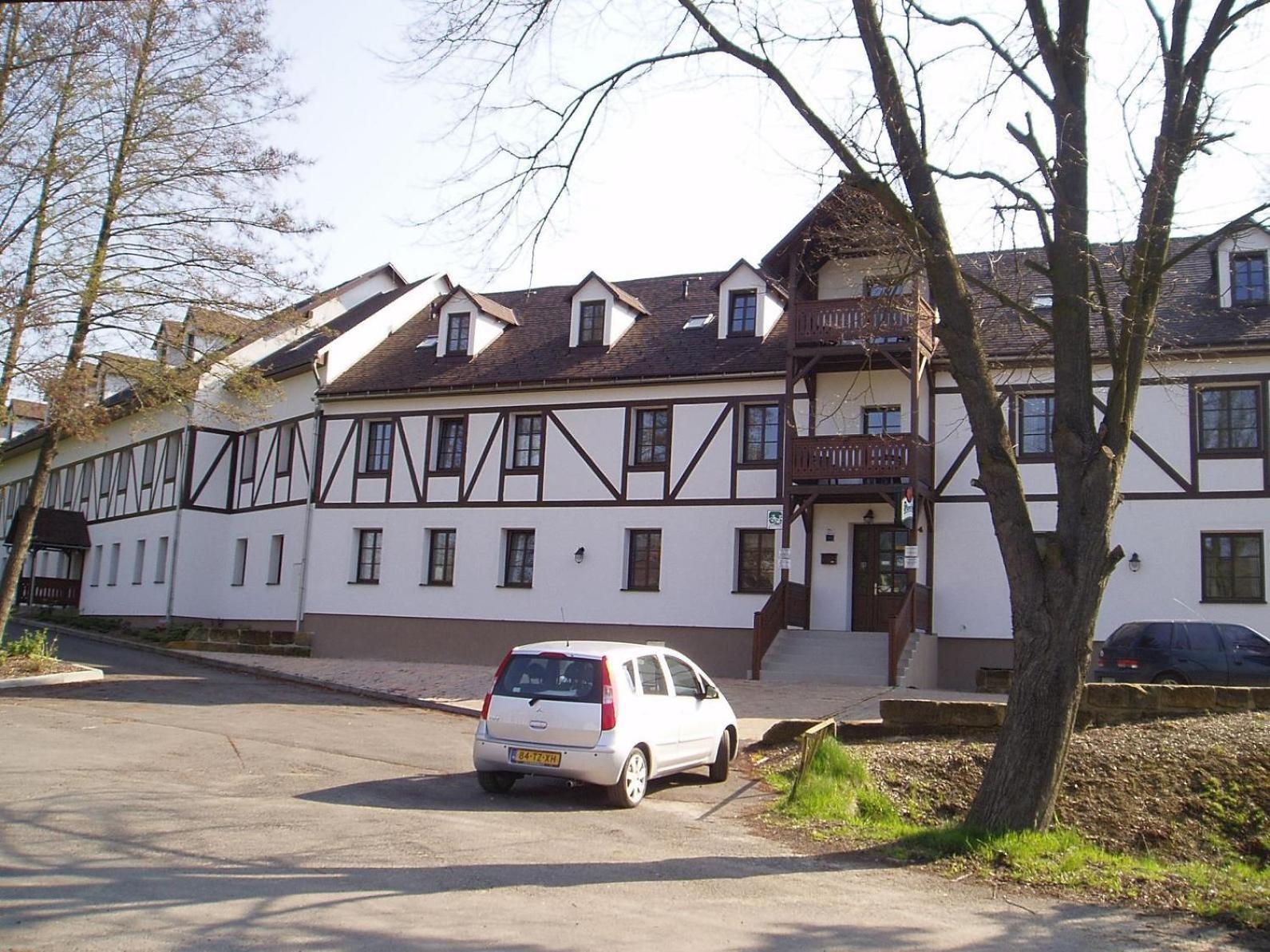 Restaurace A Penzion Ceska Hospoda Heřmanice Dış mekan fotoğraf
