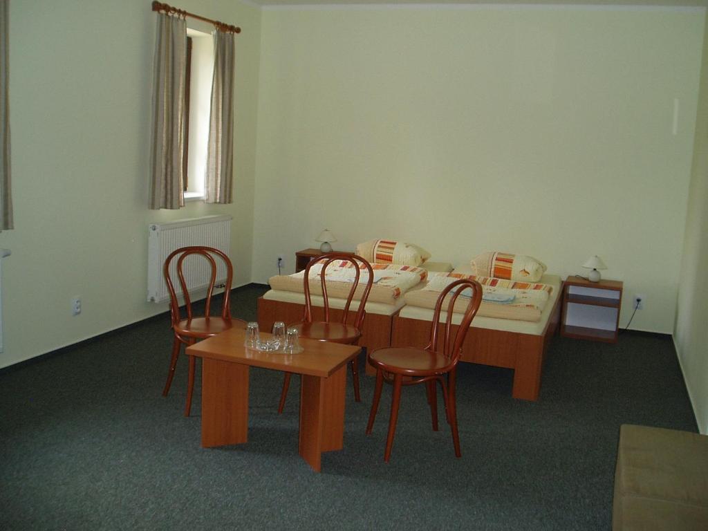 Restaurace A Penzion Ceska Hospoda Heřmanice Oda fotoğraf